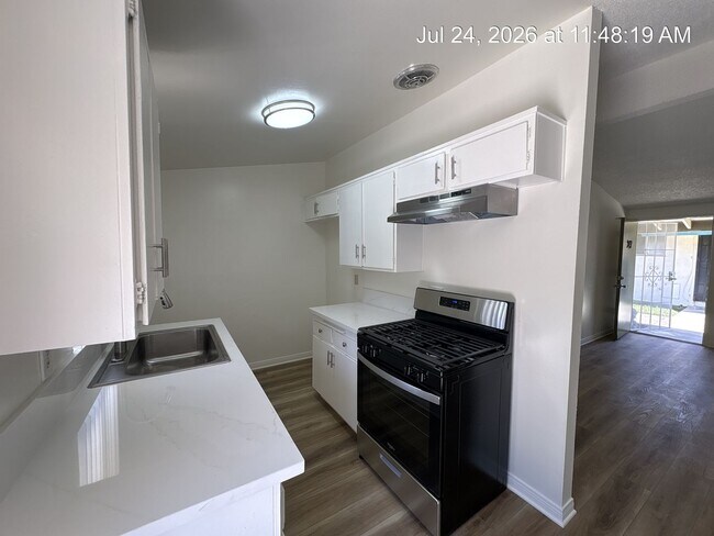 Building Photo - tup245