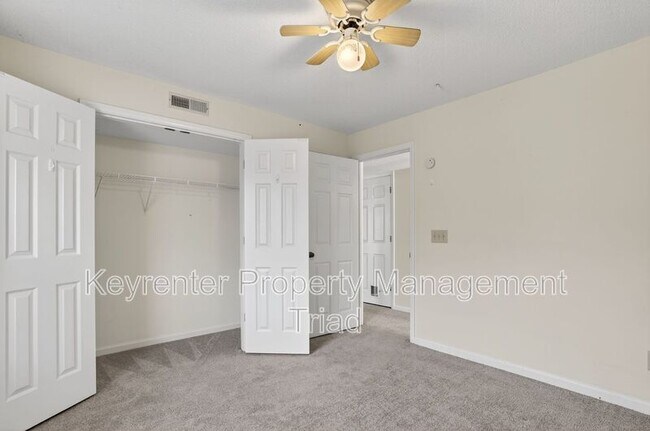 Building Photo - 3701 Cotswold Terrace