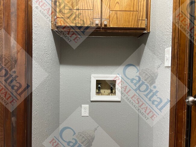 Building Photo - Cozy 3 Bedroom