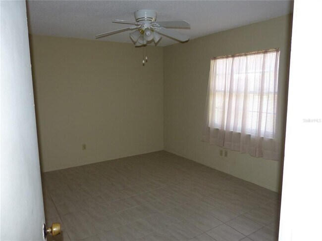 Building Photo - 2528 Elderberry Dr
