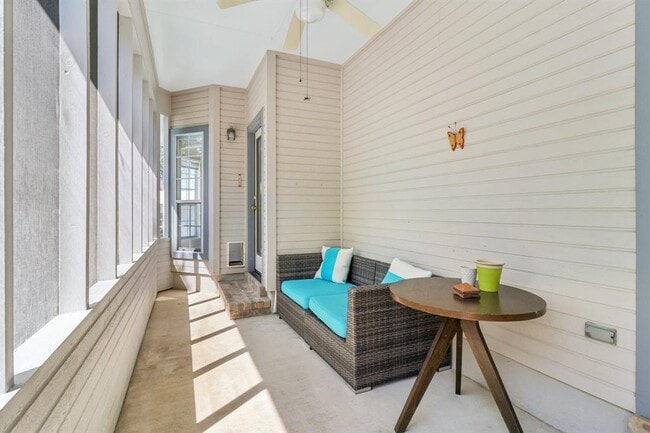 Building Photo - 617 Evergreen Ln