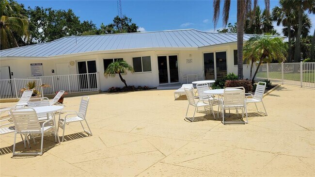 Building Photo - 771 John Ringling Blvd