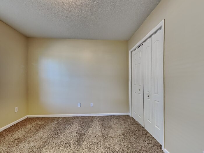Building Photo - 2613 Fairstone Ave