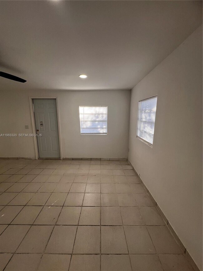 Building Photo - 3820 SW 16th St