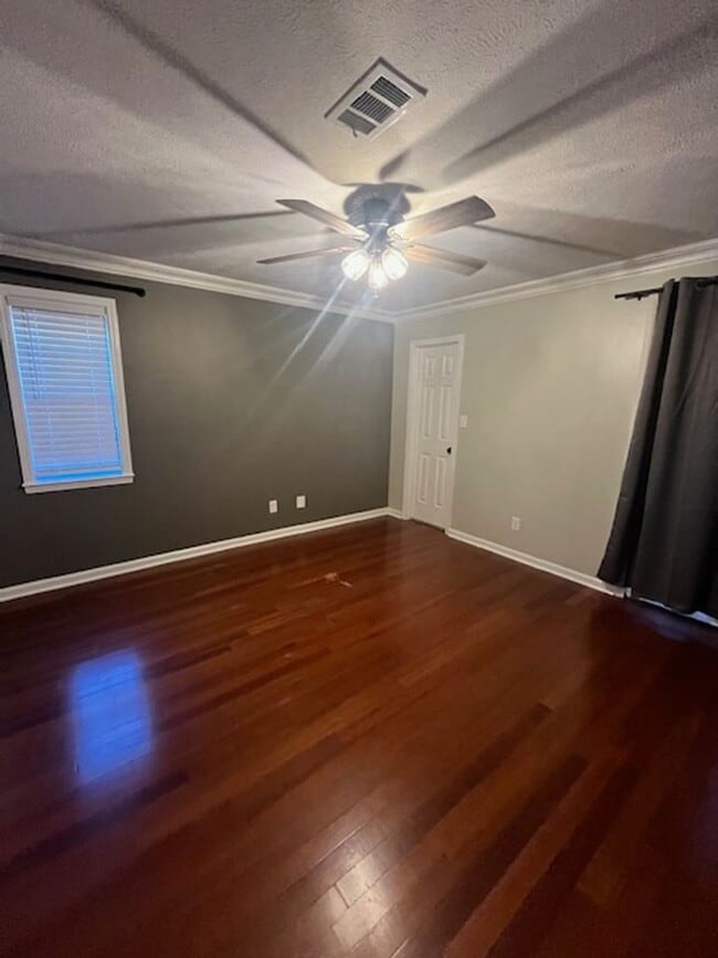 Building Photo - Renovated 3 Bedroom 2 Bath Home for Rent!