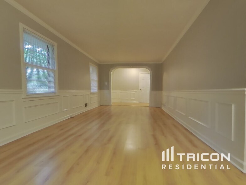 Building Photo - 1411 Wildwood Dr