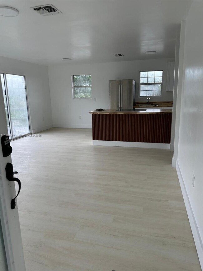 Building Photo - 420 Burning Tree Ln