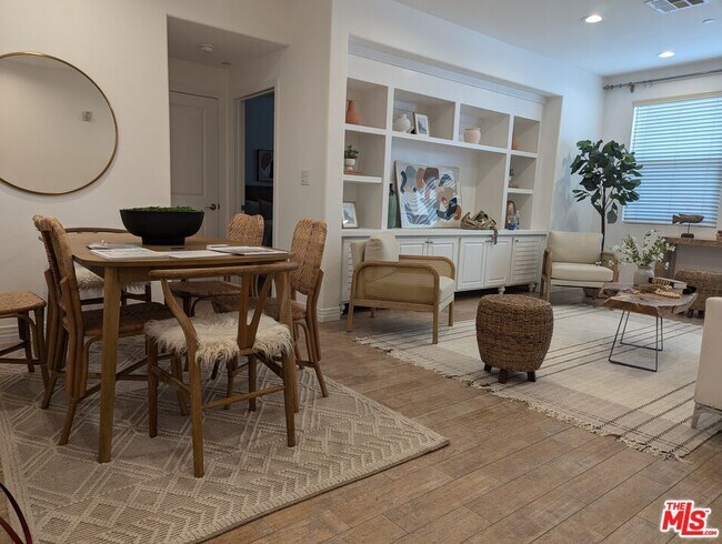 Building Photo - 7100 Playa Vista Dr