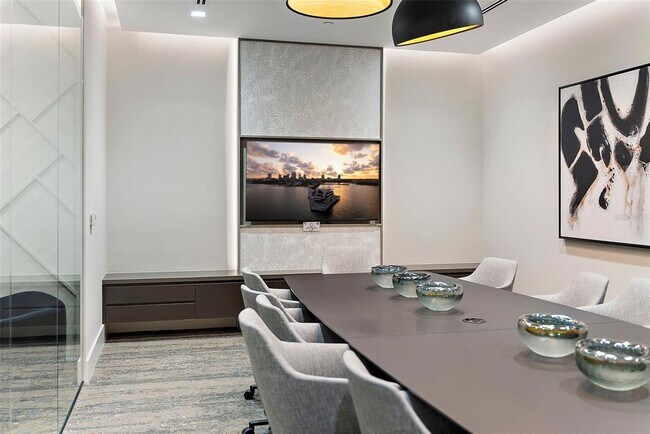 Building Photo - 301 1st St S