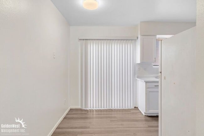 Building Photo - Cozy 2Bdm 1Ba Townhome in Great Location