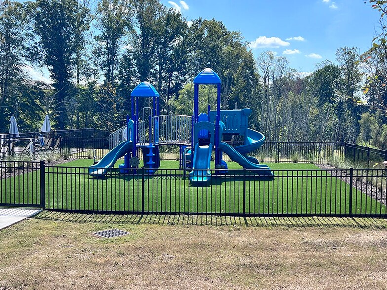 Building Photo - 143 Siebold St