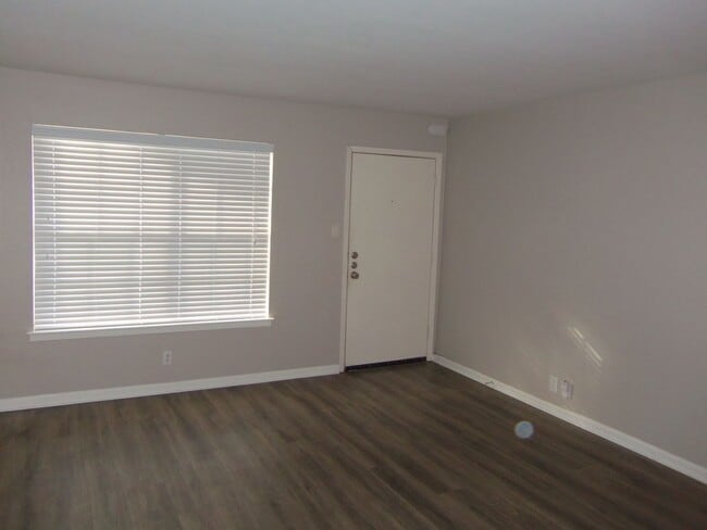 Building Photo - Courtyard Condo located between South 1st ...