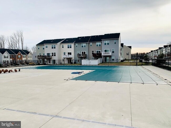 Building Photo - 408 Streamview Dr