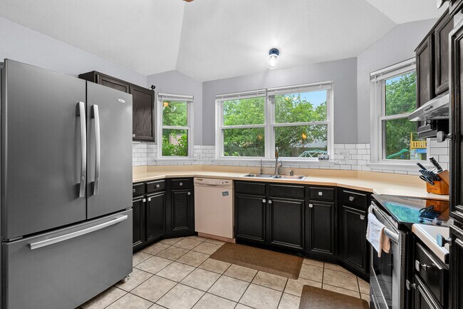 Building Photo - 4301 Brian Dr