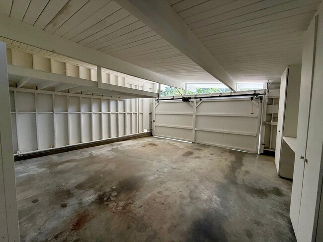 Building Photo - BEAUTIFULLY MAINTAINED EICHLER-STYLE HOME IN DESIRABLE LUCAS VALLEY WITH HOA POOL AND TENNIS COURTS