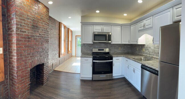 Building Photo - 413 Grant Ave