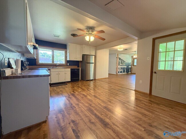 Building Photo - 1012 Strong St