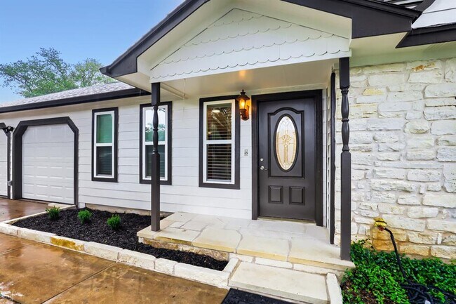Building Photo - 12100 Clickett Cove