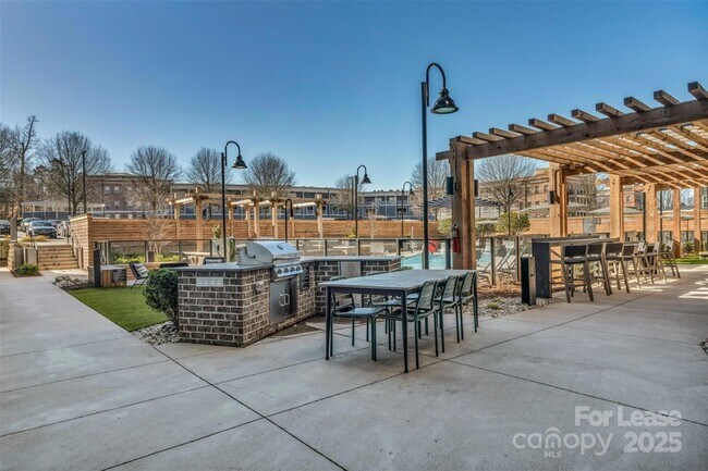 Building Photo - 9821 Research Dr