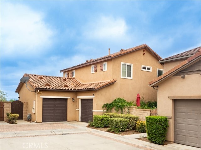 Building Photo - 820 E Ruby Lace Way