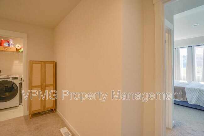 Building Photo - 18402 NE 46th Pl
