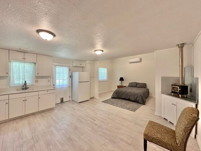 Building Photo - Tour Today! Spacious Country Retreat on 6+...