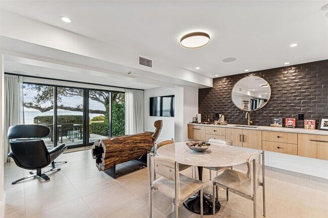Building Photo - 5010 Bayshore Blvd