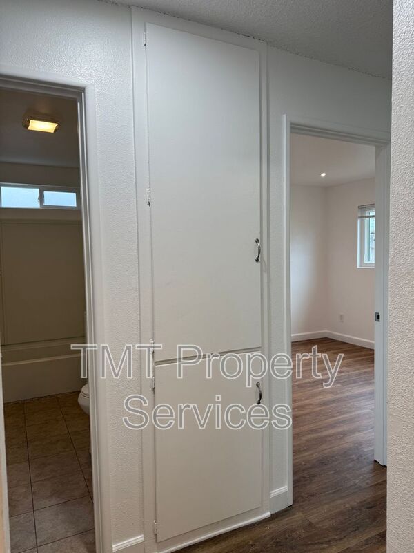 Building Photo - 803 W Harding Ave