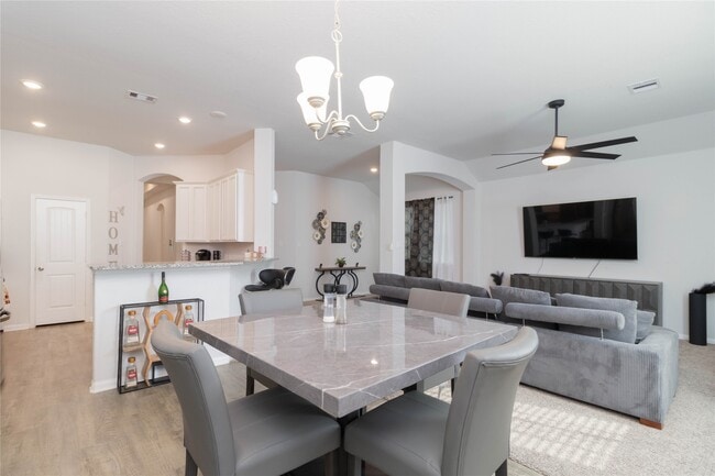 Building Photo - 2209 Cedar Vly Dr