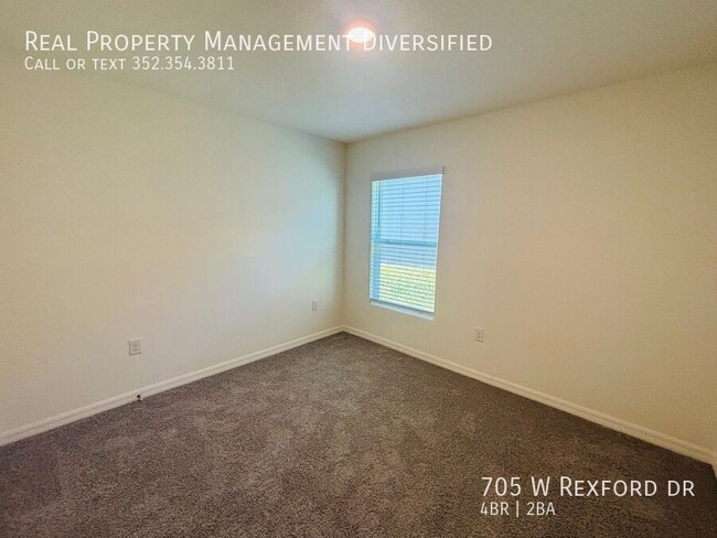 Building Photo - 705 W Rexford Dr