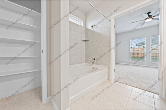 Building Photo - 748 Gingham Trl