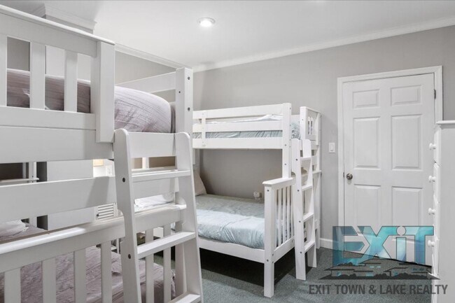 Building Photo - Lakefront Rental in Long Branch Shores