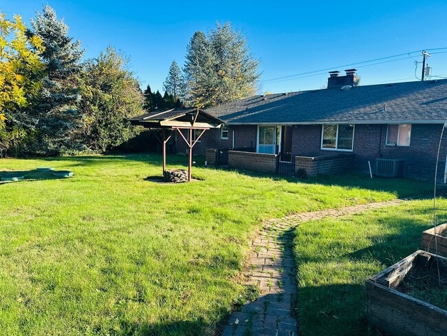 Building Photo - Vintage Remodel