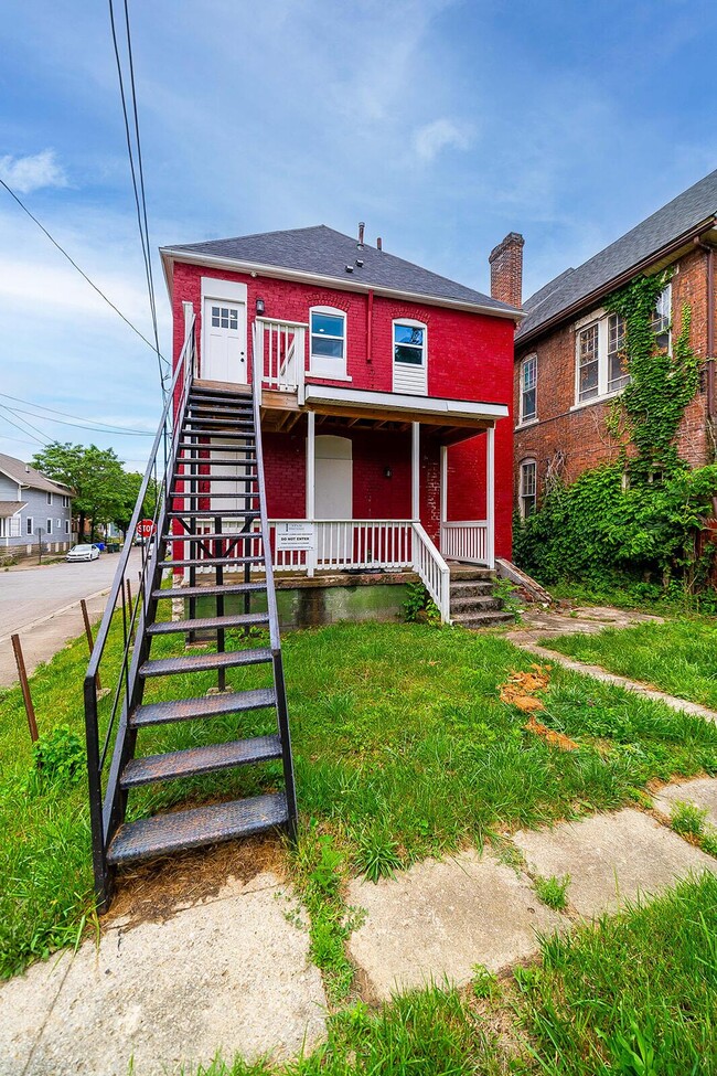 Building Photo - 850 Wilson Ave