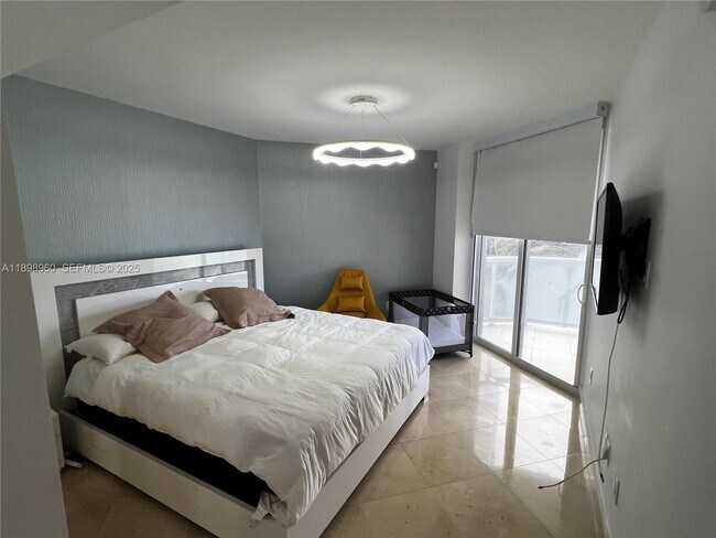 Building Photo - 18671 Collins Ave