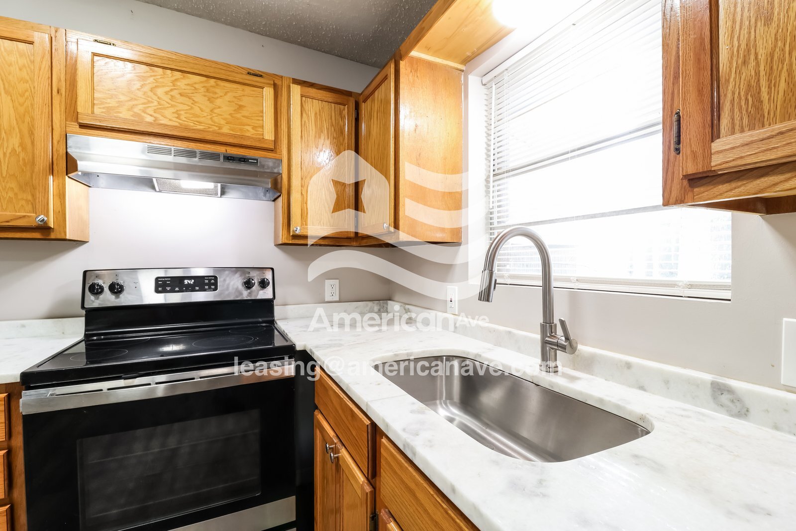 Building Photo - 6105 Santa Monica Dr