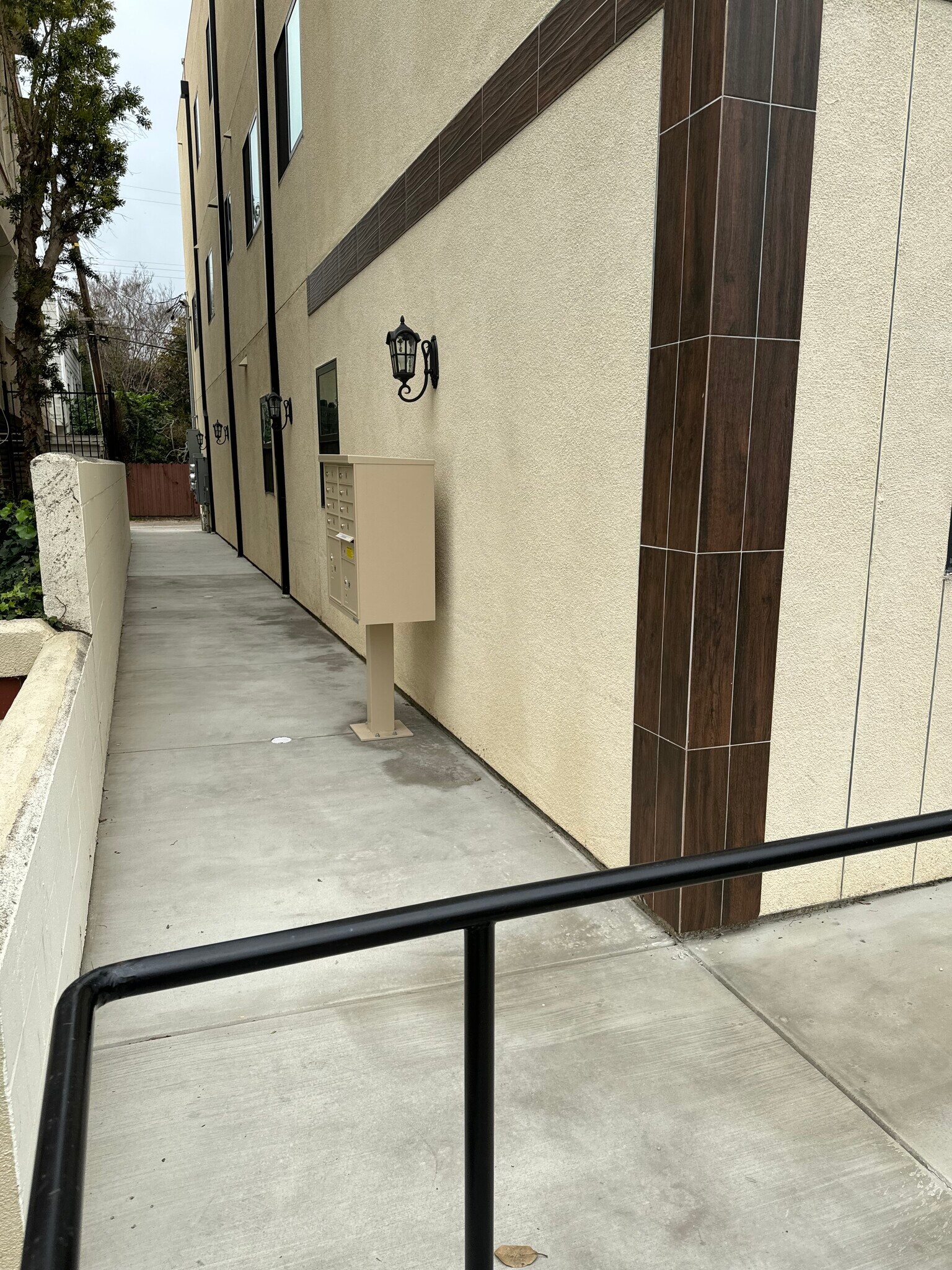 Building Photo - 3853 Inglewood Blvd