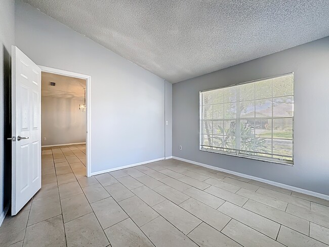 Building Photo - Spacious 4-Bedroom Retreat with 2 Baths in Brandon - 2103 Sq. Ft. of Comfort Awaits!