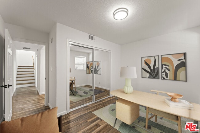 Building Photo - 11621 Sunshine Terrace