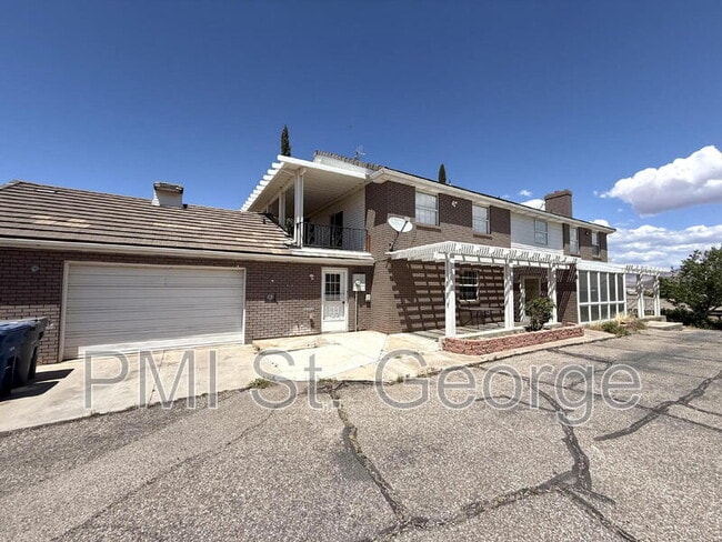 Building Photo - 2506 W Grandview Dr