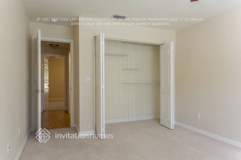 Building Photo - 833 SE Lansdowne Ave