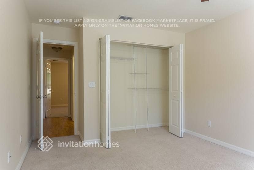 Building Photo - 833 SE Lansdowne Ave