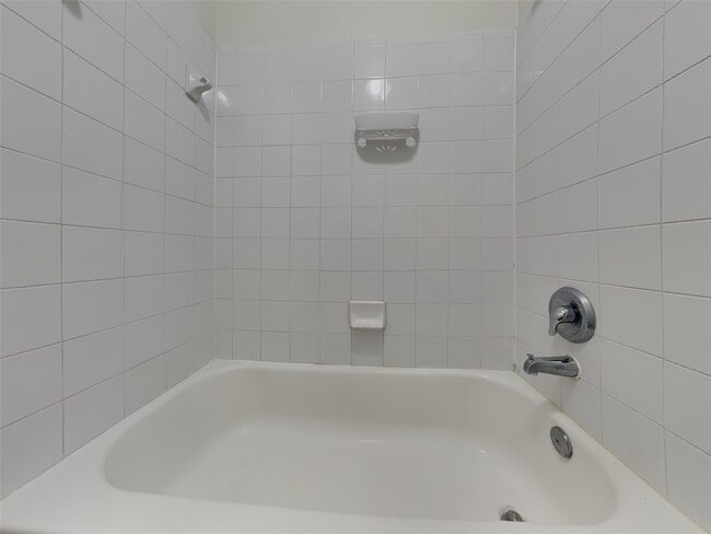 Building Photo - 16973 Scenic Knoll