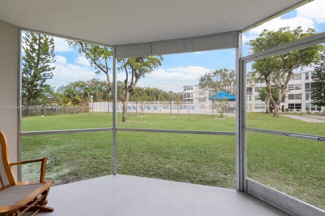 Building Photo - 1351 NE 191st St