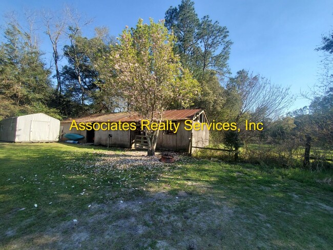 Building Photo - 3 Bed/ 2 Bath Home on 5 Acres in Archer, F...