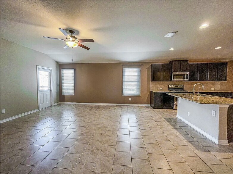 Building Photo - 7410 Rigel Chase