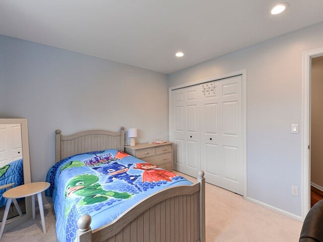 Building Photo - Stunning and Elegant 4+ Bedroom on Park-Like Lot Pine Lake Estates Sammamish