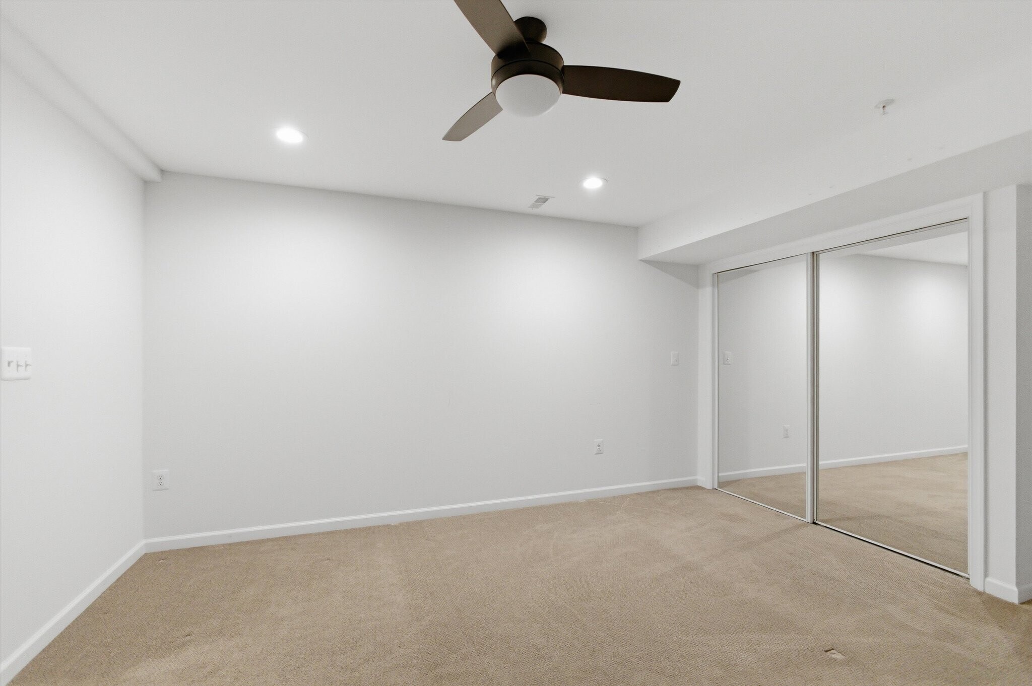 Building Photo - 7585 Holly Ridge Dr
