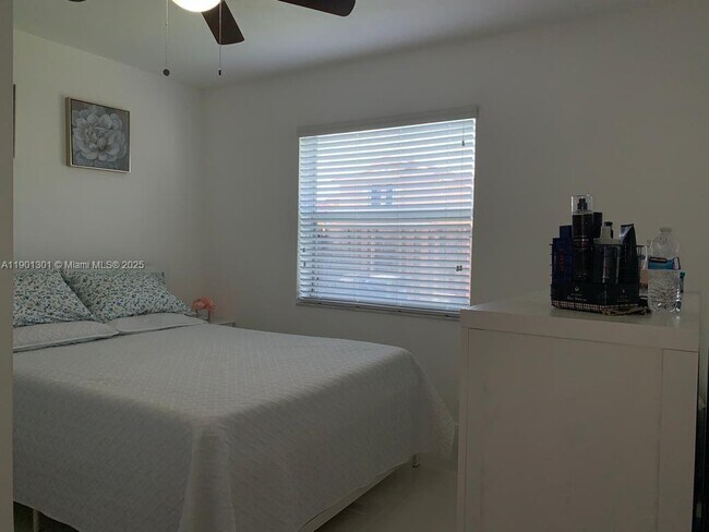 Building Photo - 14804 SW 155th Pl