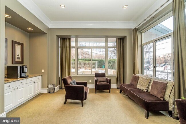 Building Photo - 851 N Glebe Rd